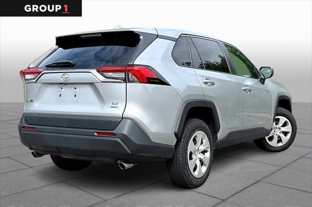 2022 Toyota RAV4 LE - Photo 13