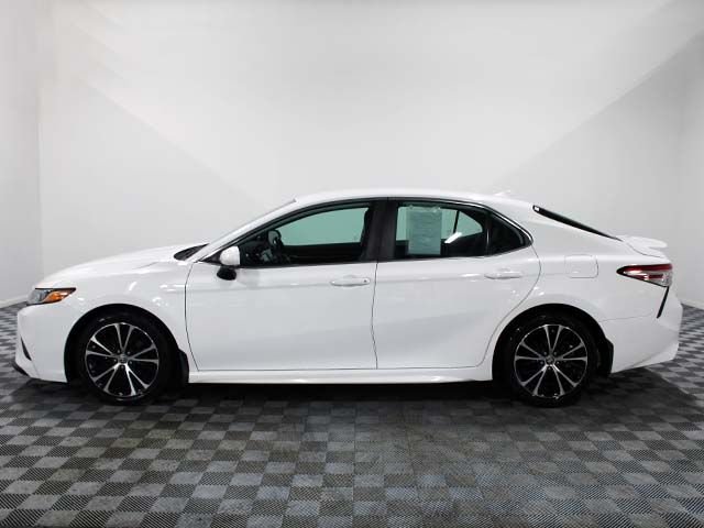 Used 2020 Super White Toyota SE image 3
