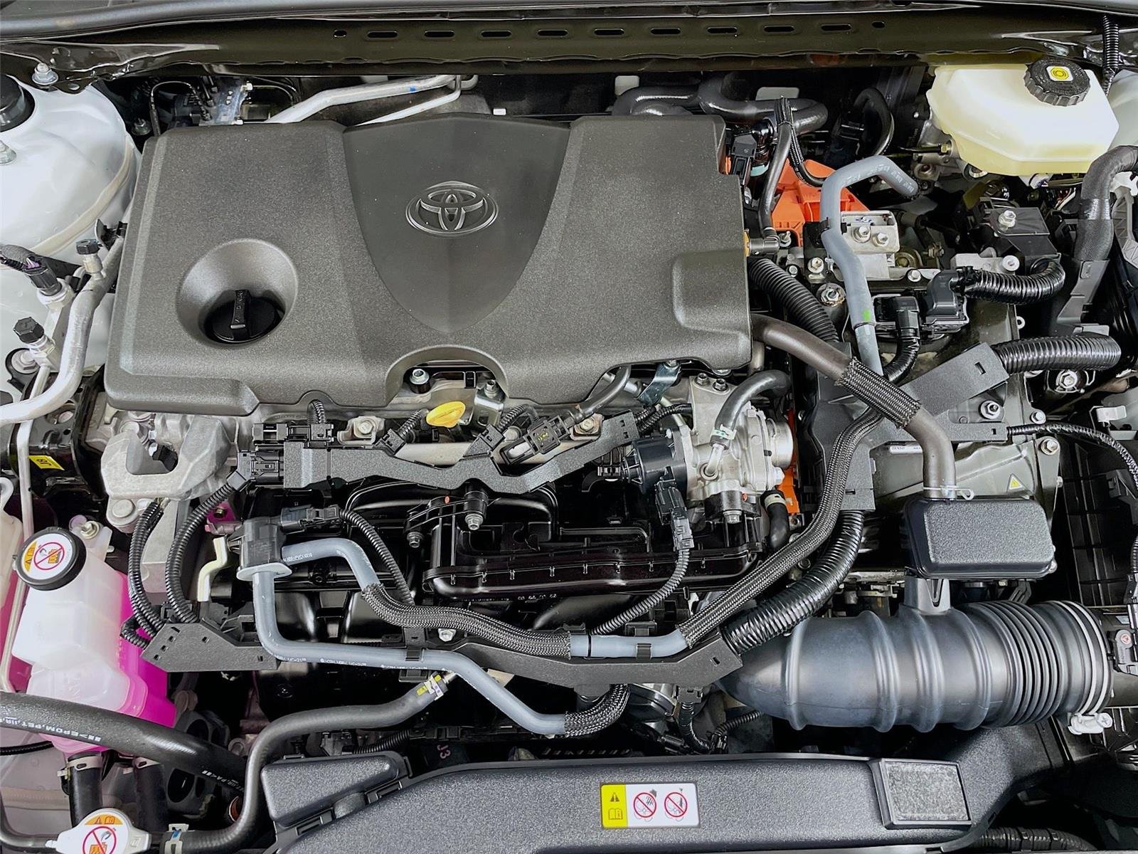 Used 2025 Ice Cap Toyota LE image 31