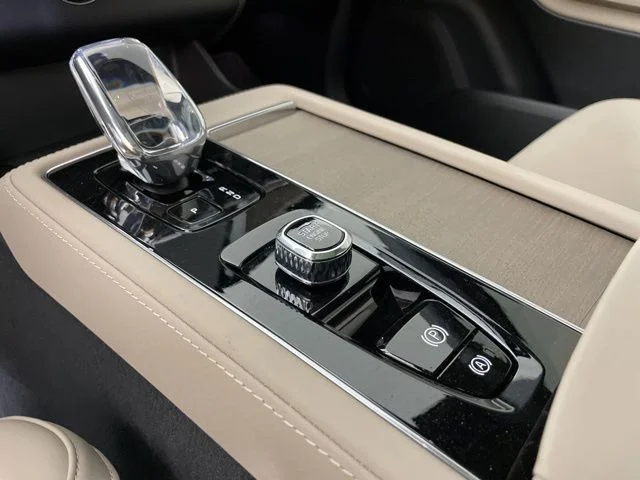 2025 Volvo XC90 Core - Photo 20