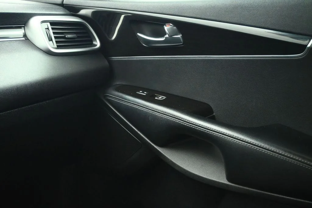 Used 2020 White Kia LX image 45