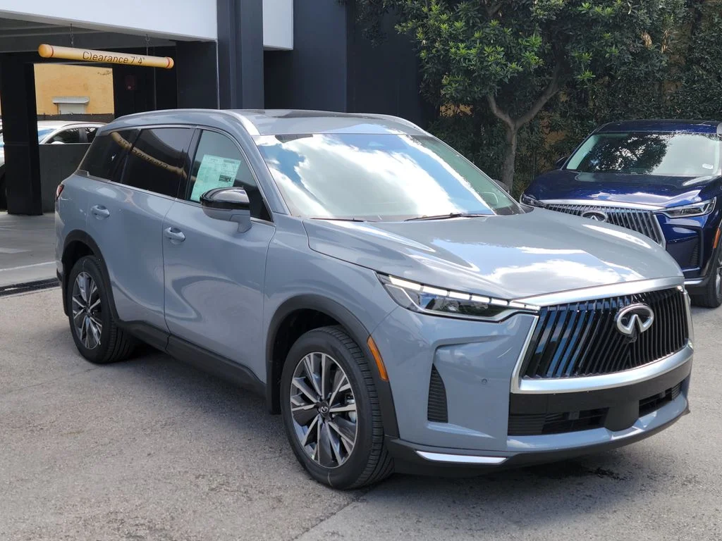 New 2027 HARBOR GRAY INFINITI Luxe FWD image 2