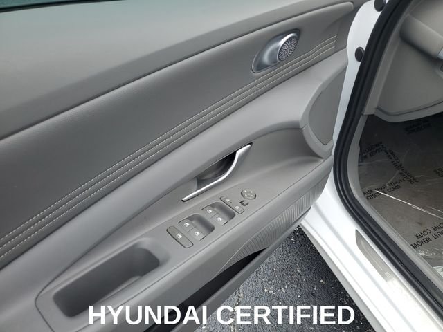 Certified Used 2025 White Hyundai SEL Convenience image 10