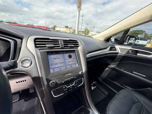 Used 2019 Black Ford SE image 17