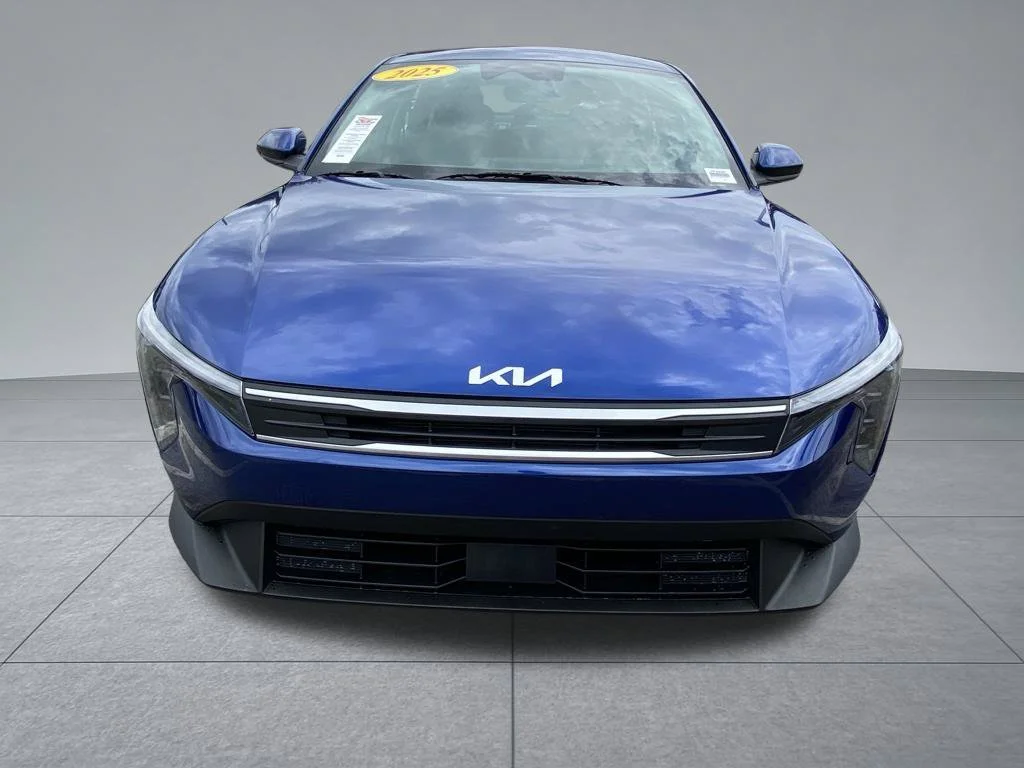 Used 2025  Kia LXS image 16