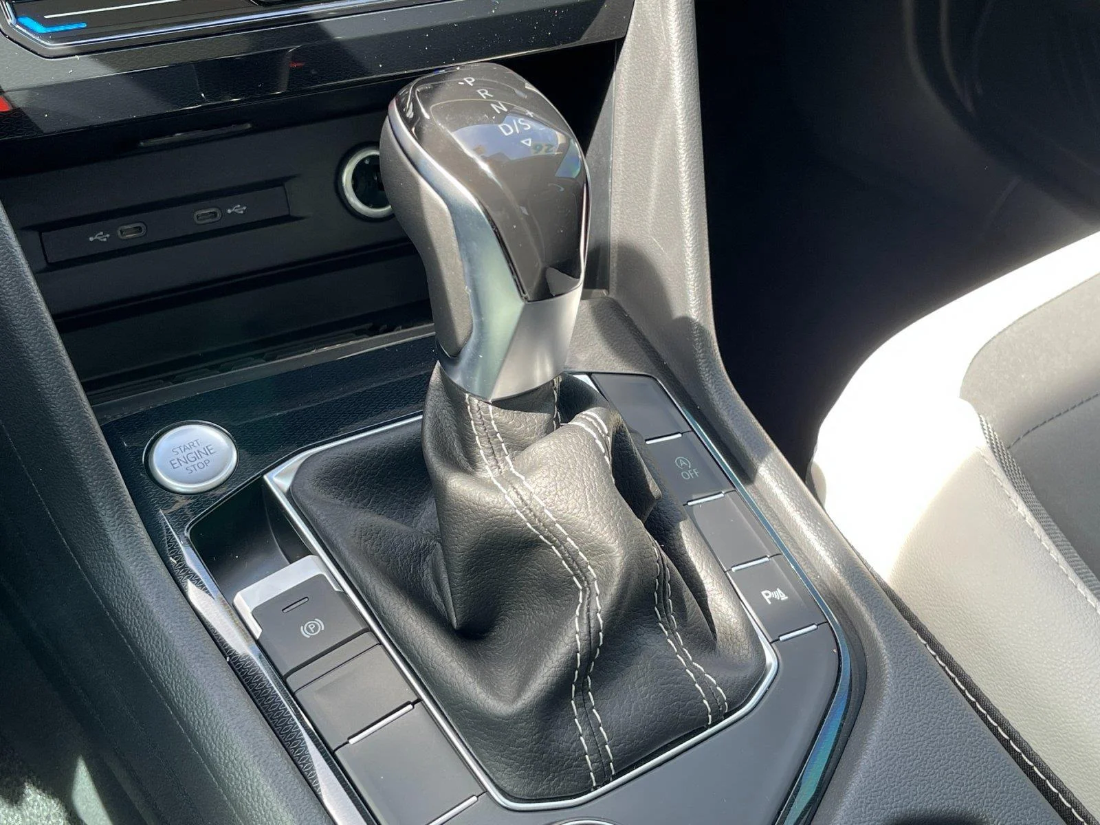 New 2026 Deep Black Pearl Volkswagen SE image 27