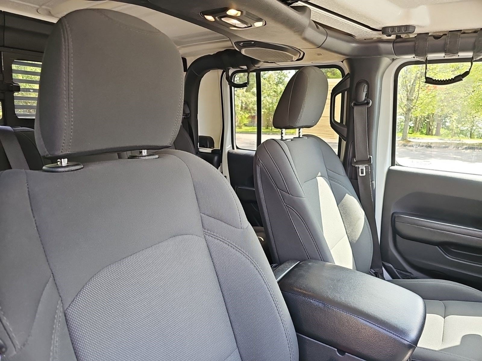 Used 2020 Bright White Clearcoat Jeep Sport S image 10