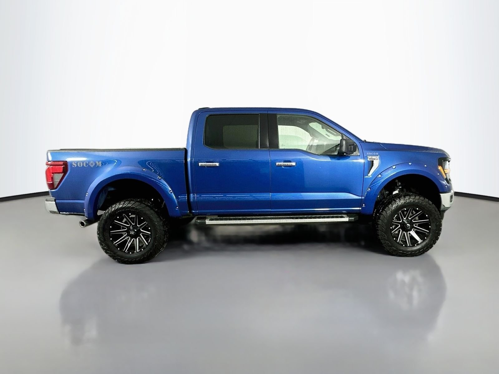 Used 2024 Atlas Blue Metallic Ford XLT image 9