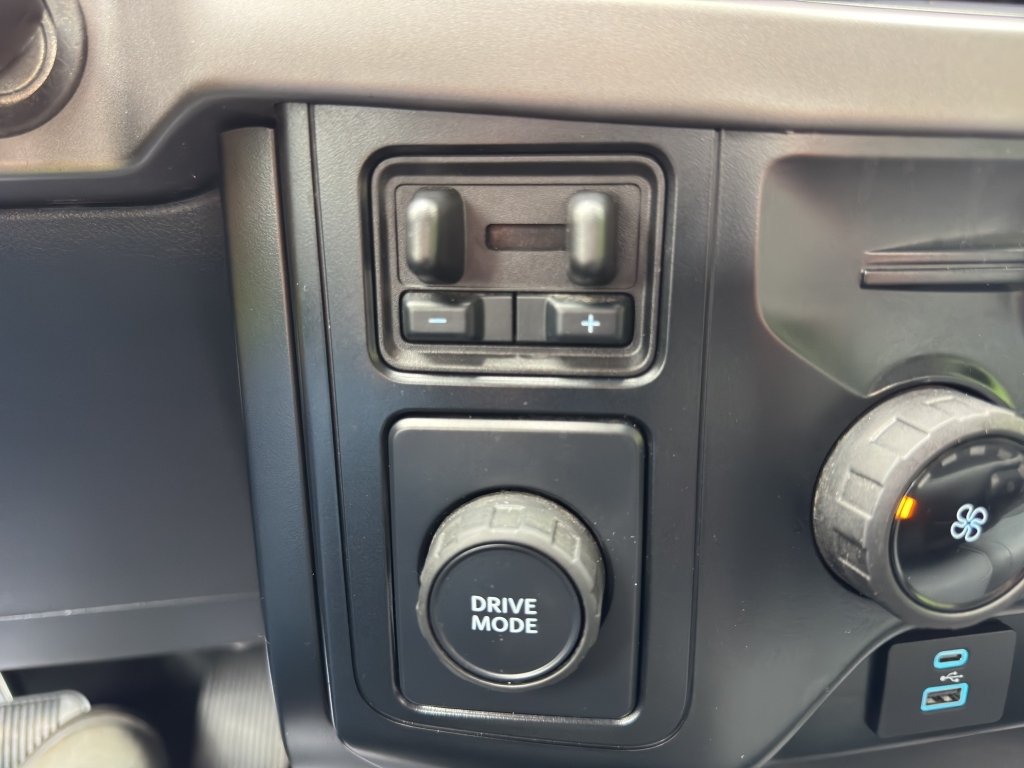 Used 2024 Oxford White Ford XL image 25