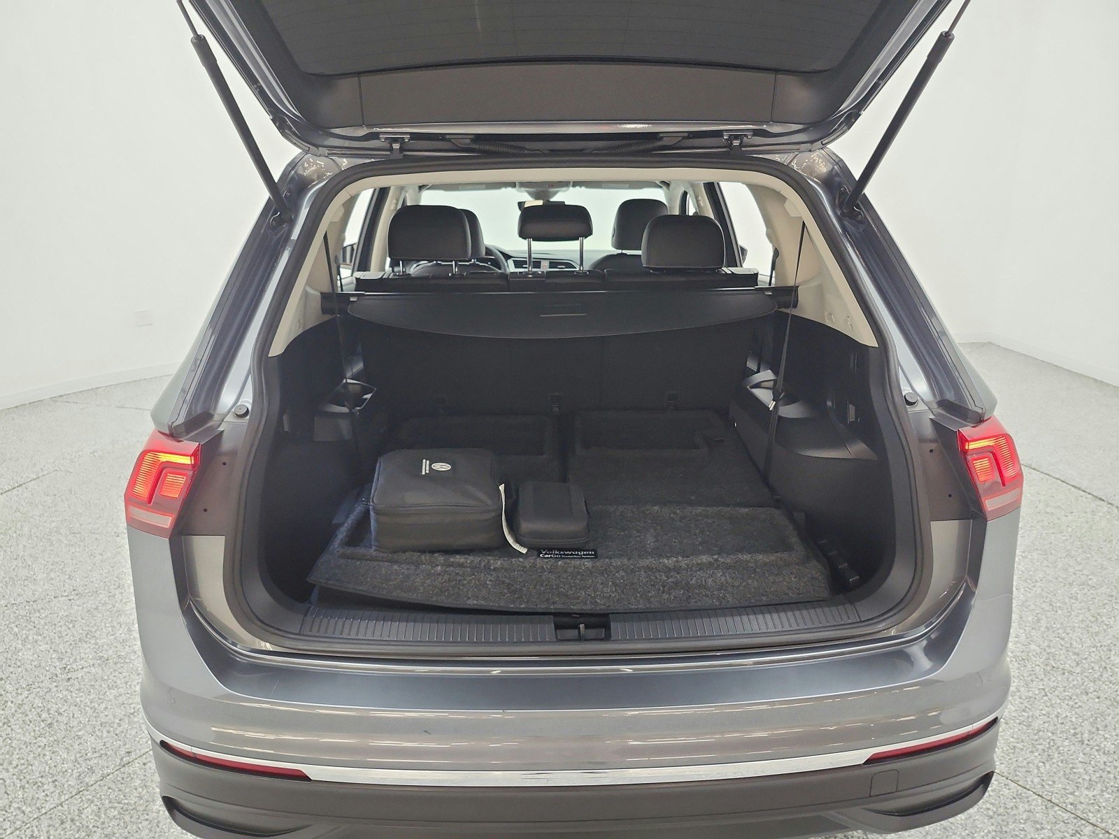 Used 2022 Platinum Gray Metallic Volkswagen 2.0T SE FWD image 18