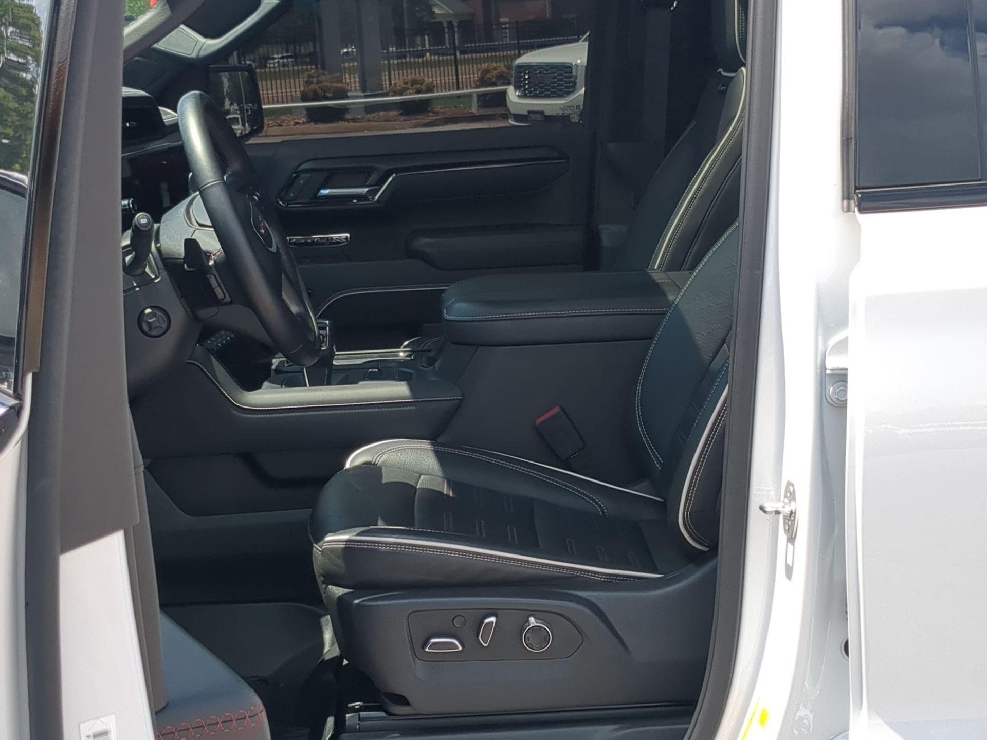 Used 2025 Summit White GMC AT4X image 12