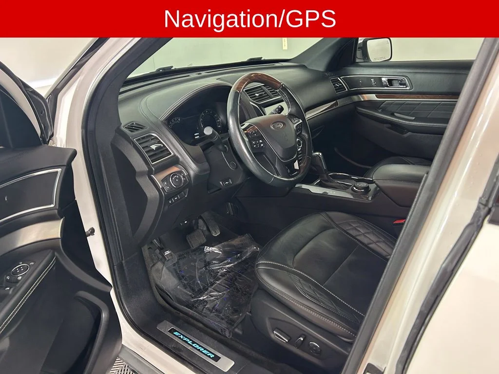 Used 2017 White Platinum Clearcoat Metallic Ford Platinum image 8