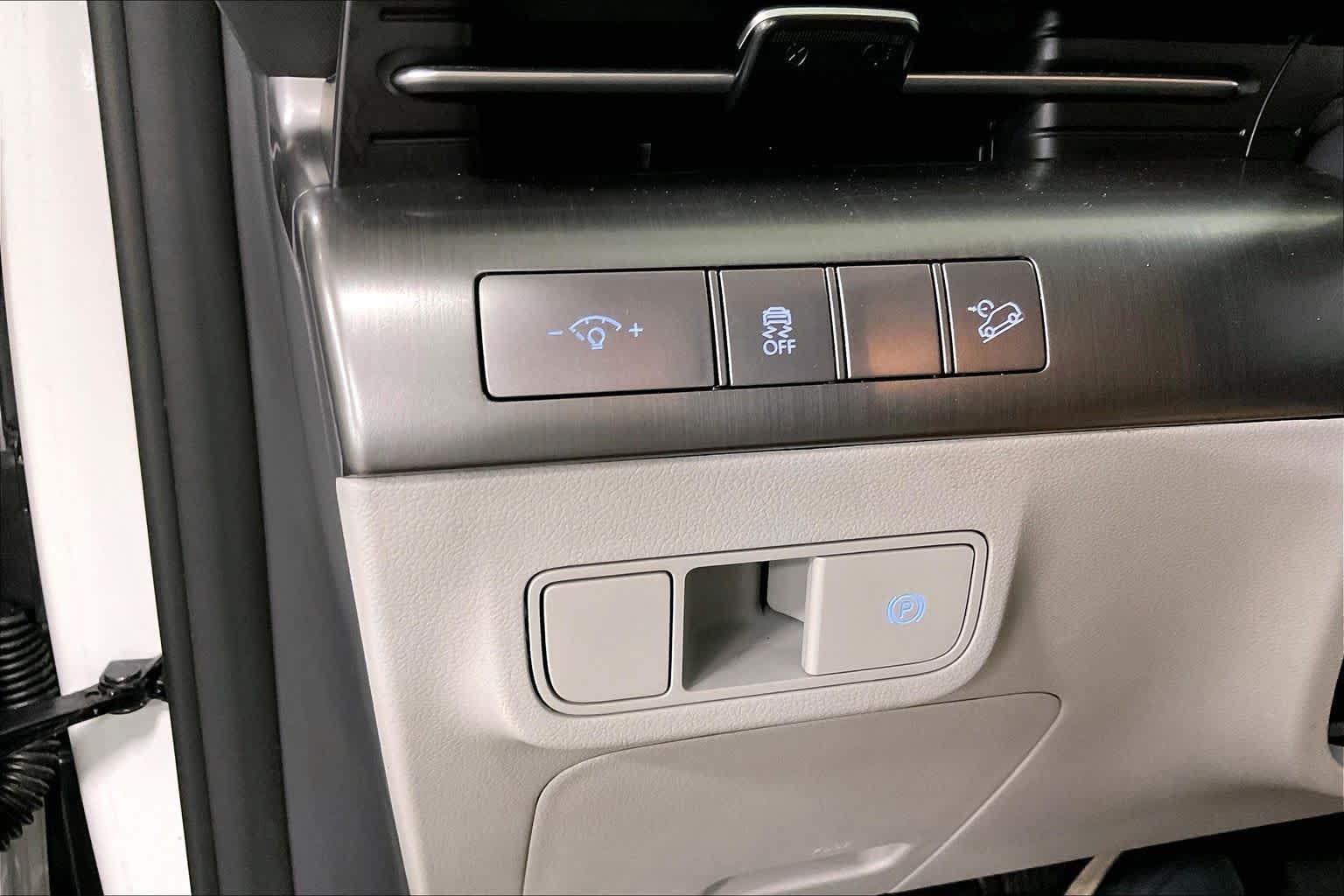 Used 2024 Atlas White Hyundai SEL image 34
