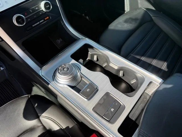 Used 2022 Black Ford SEL image 26