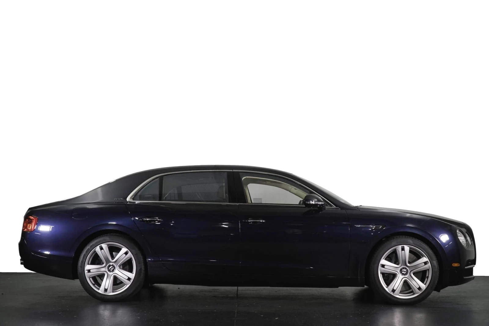Used 2014  Bentley  image 5
