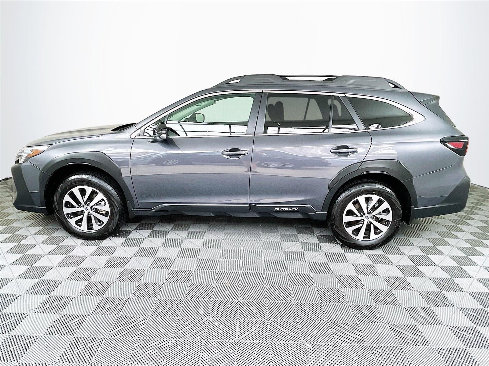 Used 2025 GRAY SUBARU PREM image 4