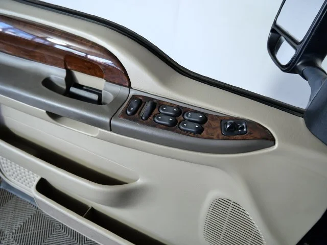 Used 2000 Green Ford Limited image 25