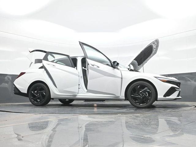 New 2026 White Hyundai SEL Sport image 31