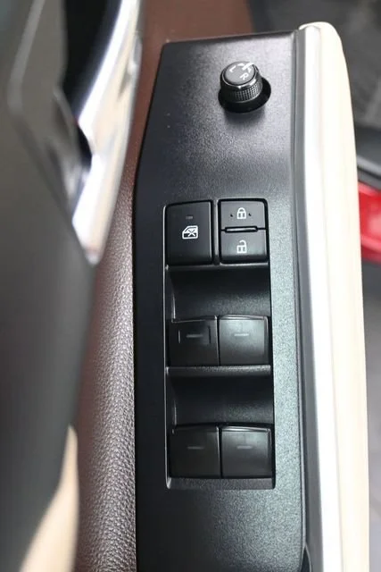 Used 2022 Ruby Flare Pearl Toyota XLE image 12