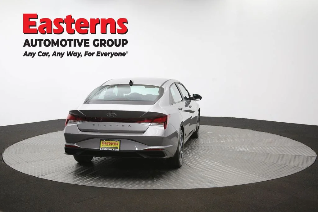 Used 2023 Silver Hyundai SEL image 33