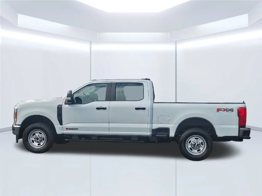New 2027 Oxford White Ford F-350® XL image 18