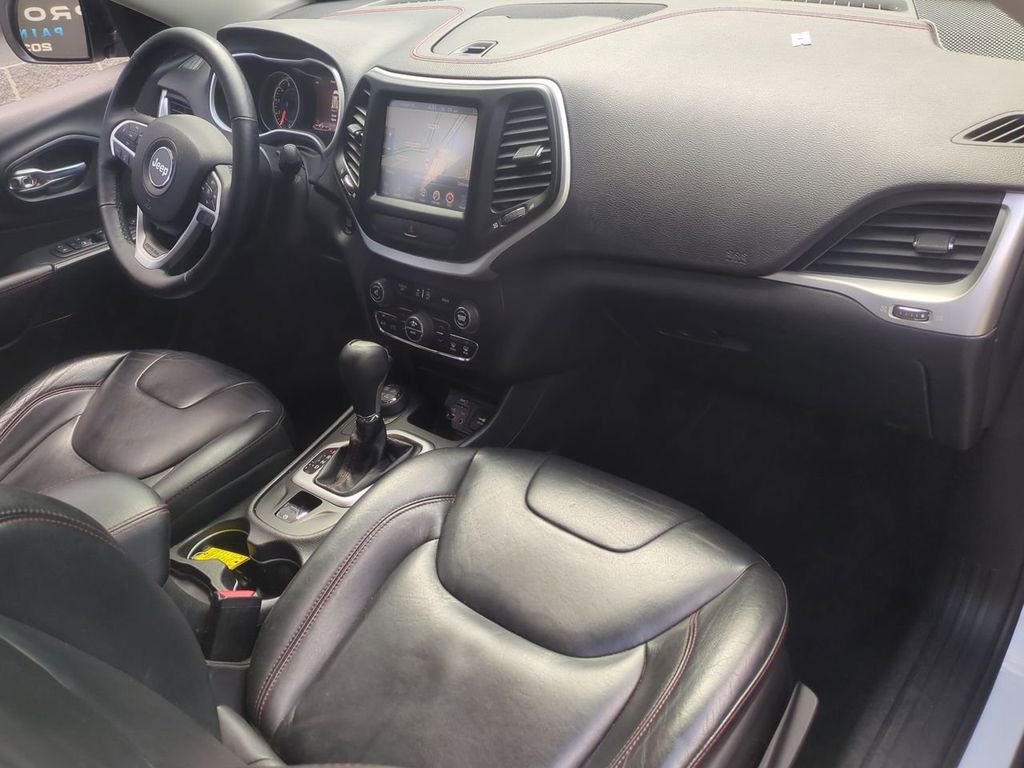Used 2016 White Jeep Trailhawk image 30