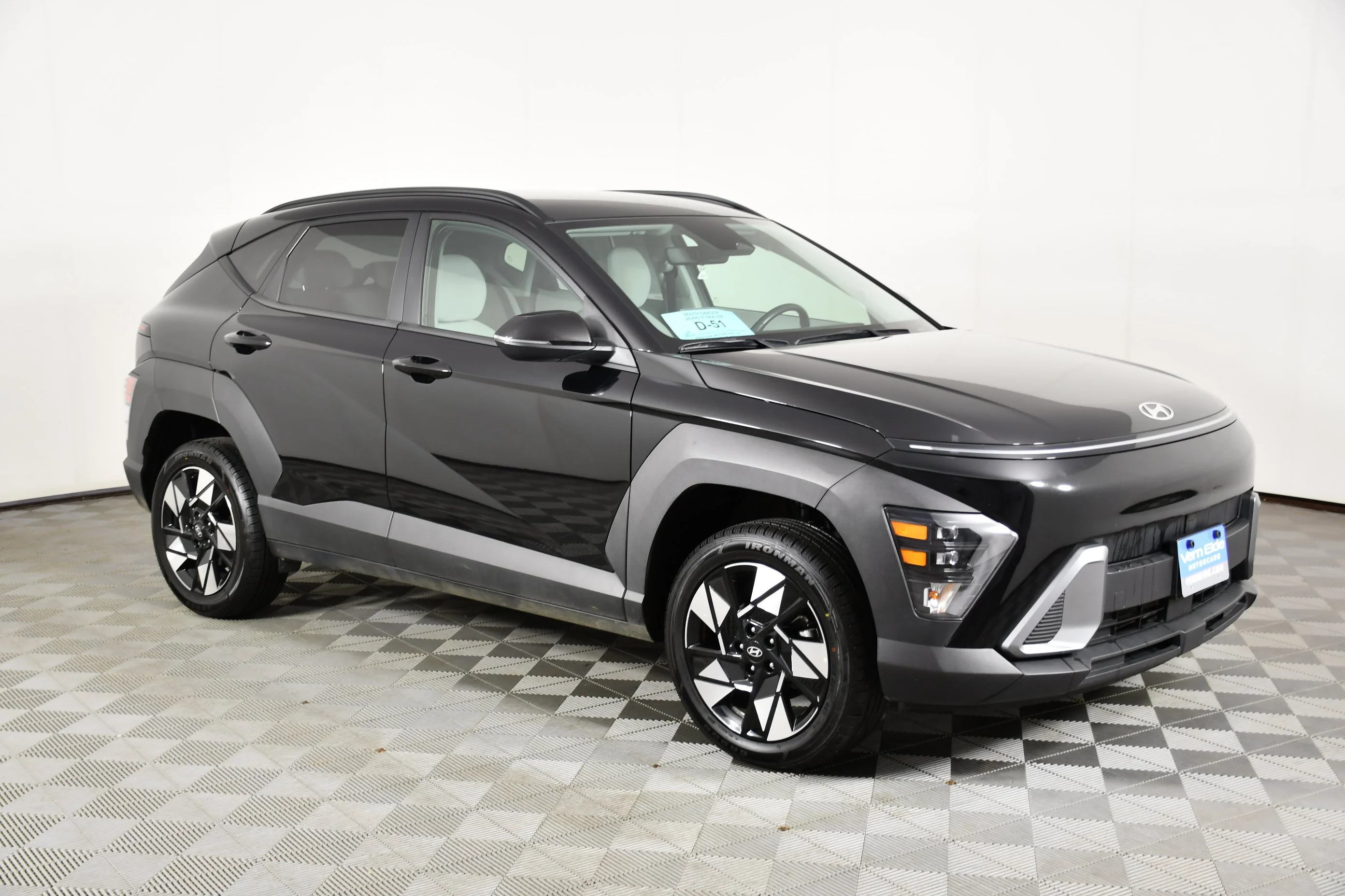 Used 2025 Abyss Black Pearl Hyundai SEL image 4