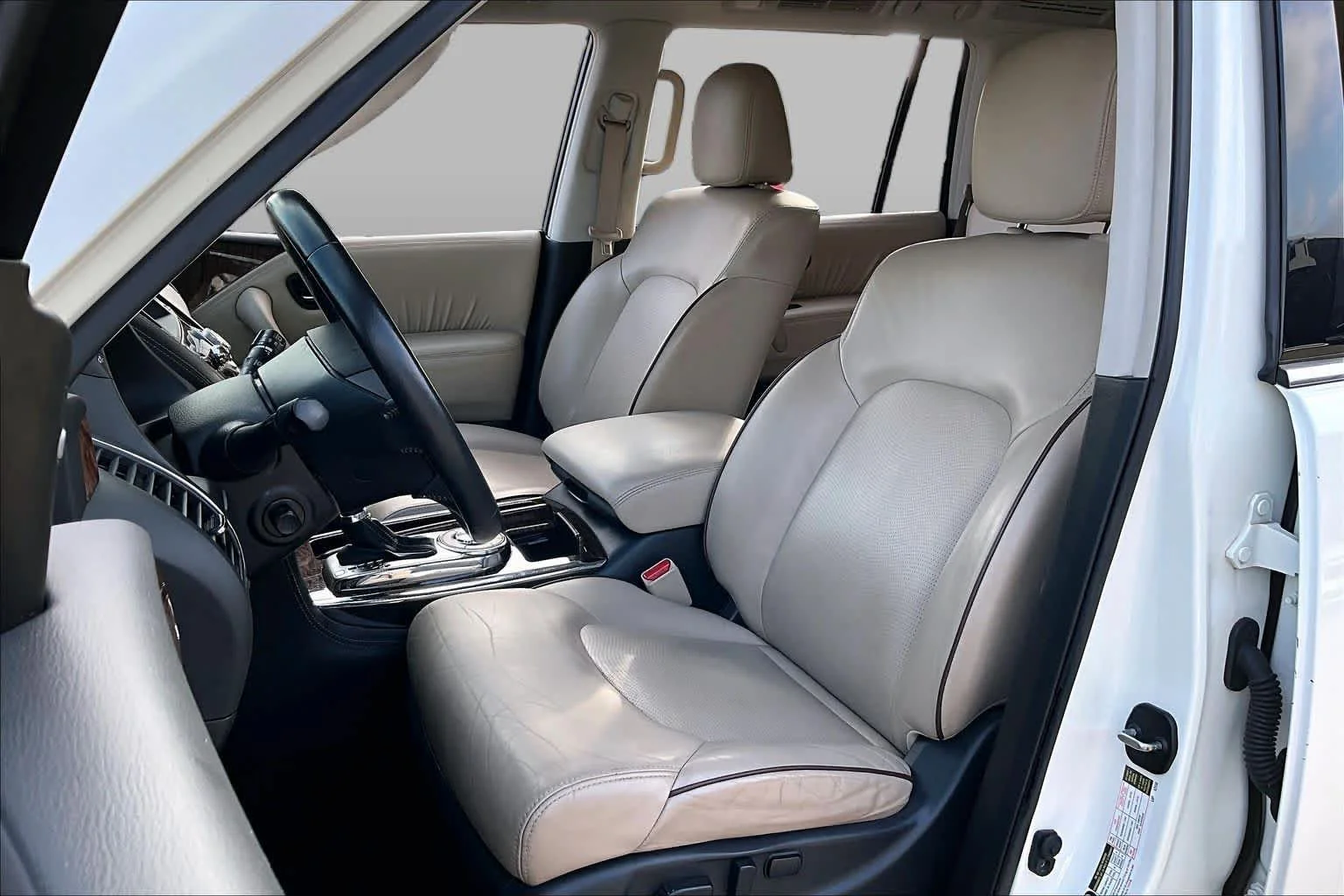 Used 2019 Pearl White Tricoat Nissan SL image 8