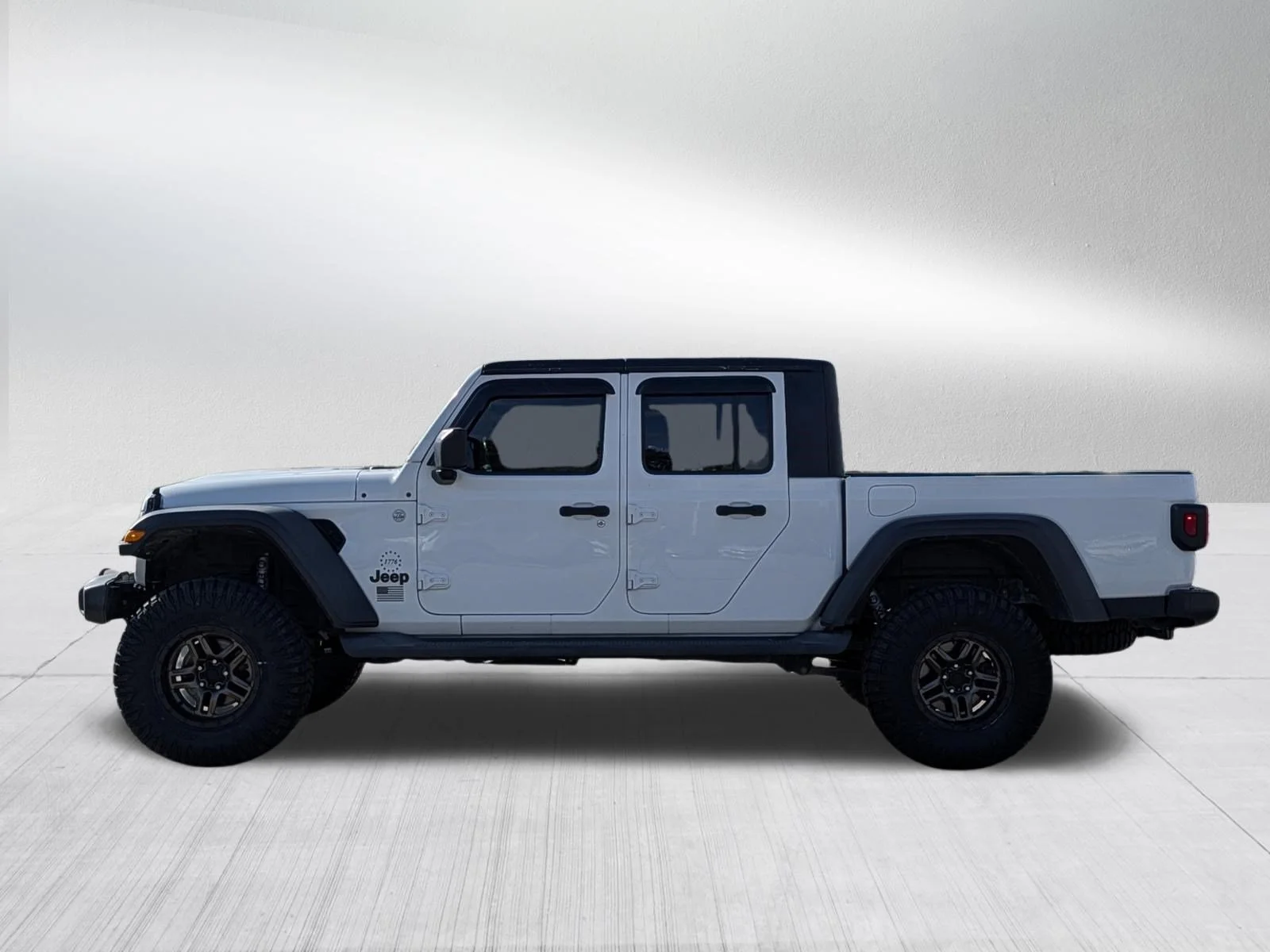 Used 2020 Bright White Clearcoat Jeep Sport S image 4