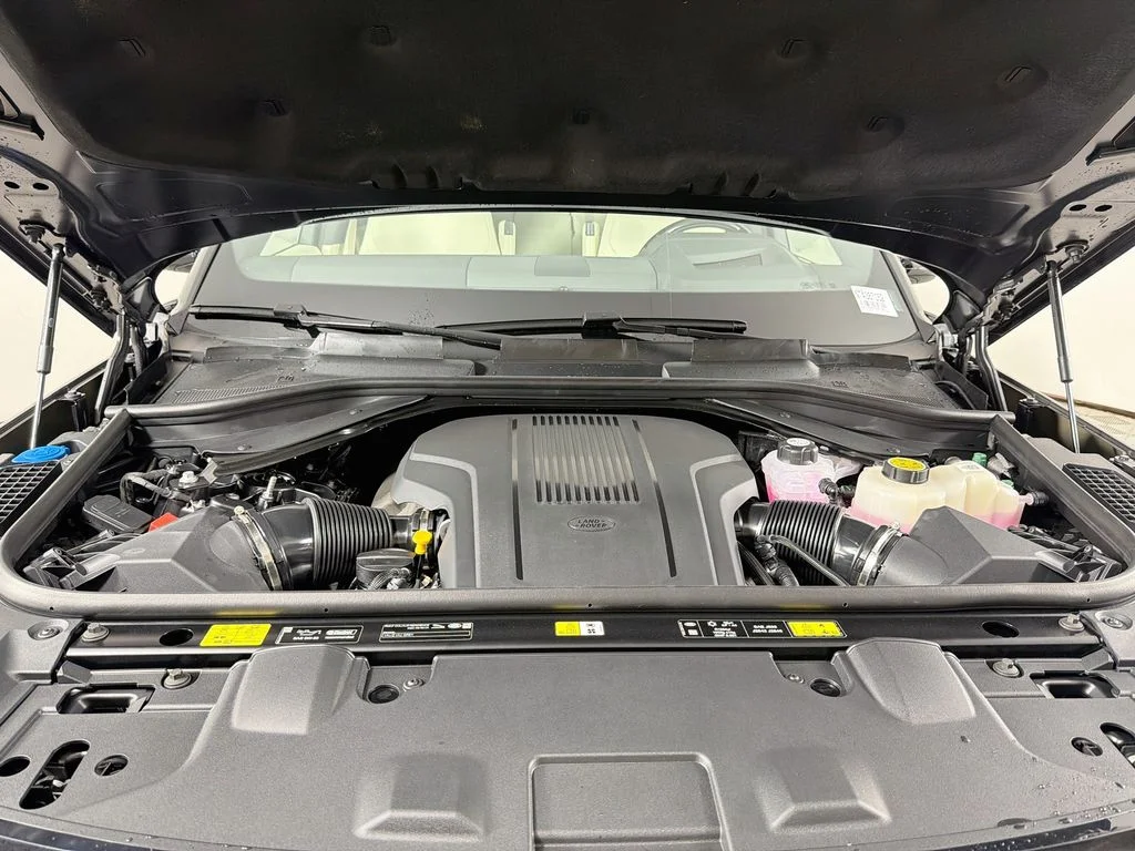 New 2026 Carpathian Grey Land Rover SE image 32
