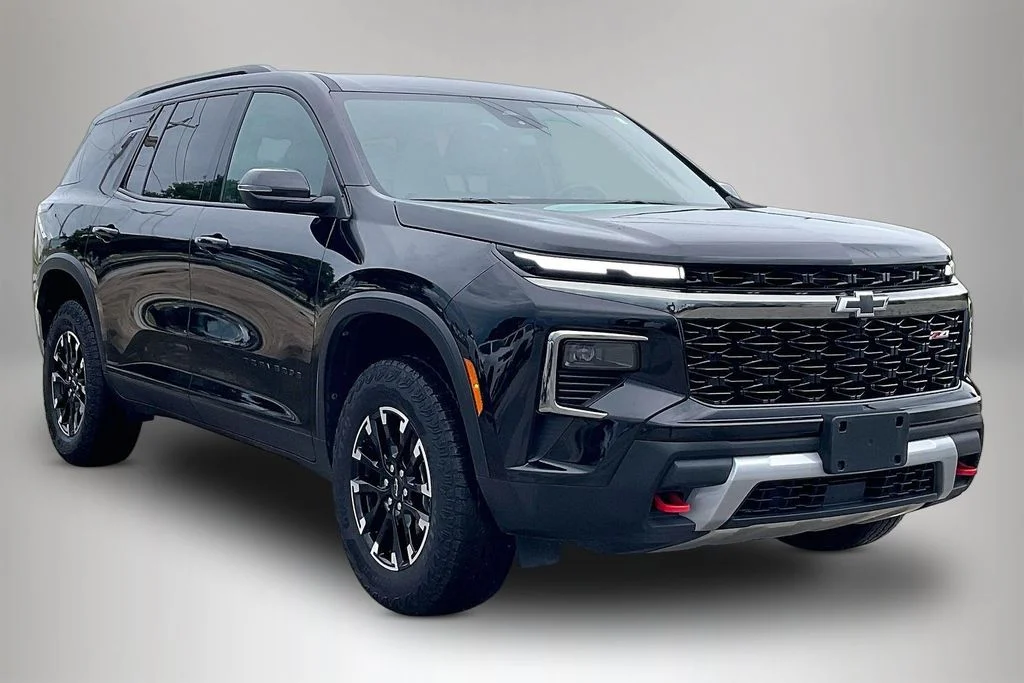 Used 2025 Black Chevrolet Z71 image 1