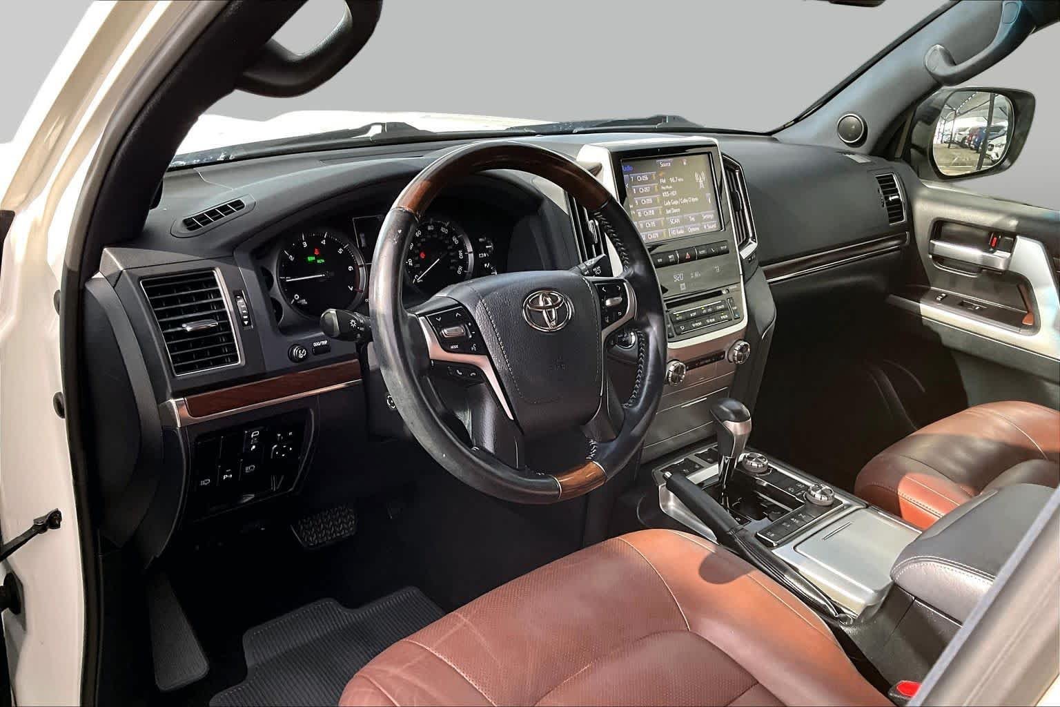 Used 2021 Blizzard Pearl Toyota  image 18
