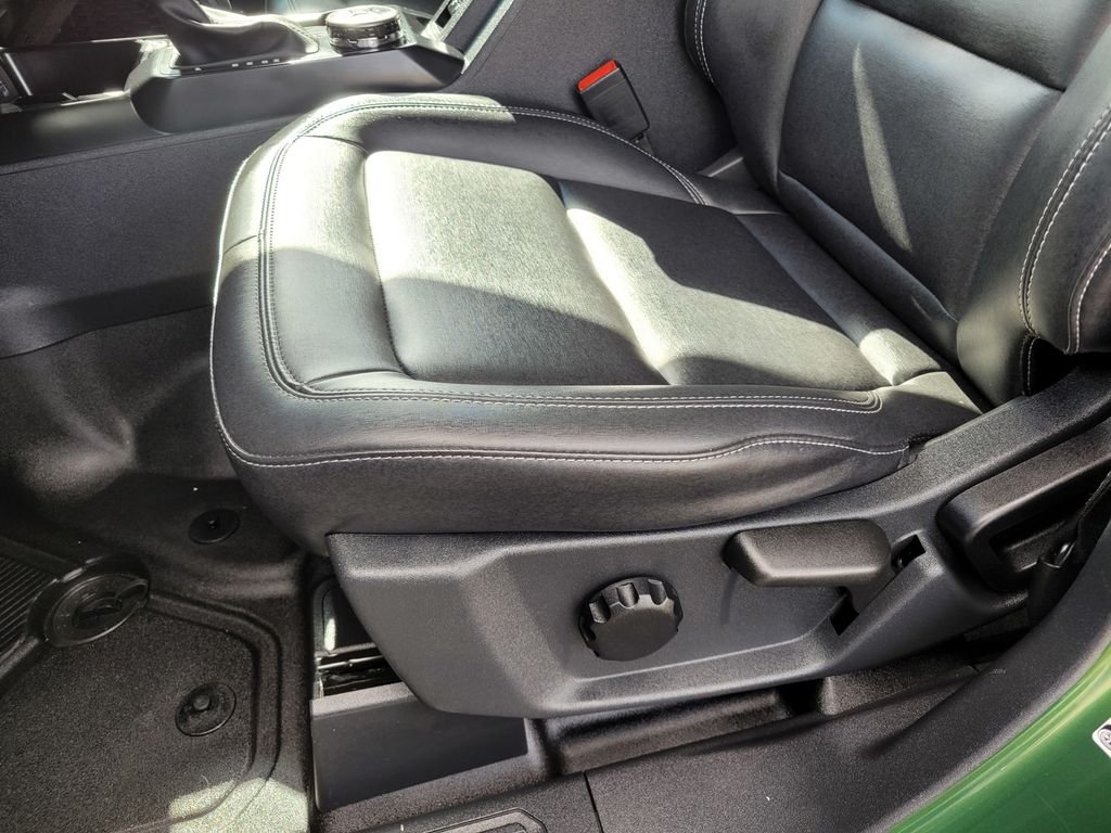 Used 2025 Green Ford Badlands image 16