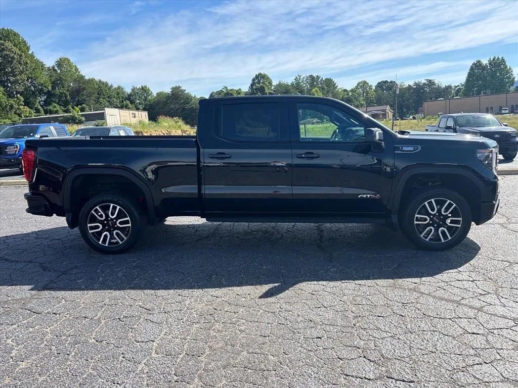 Used 2022 Black GMC AT4 image 9