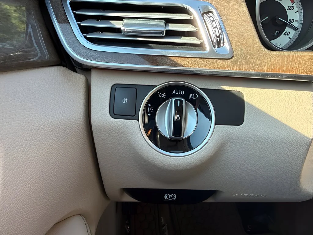 Used 2014  Mercedes-Benz E 350 Luxury image 22