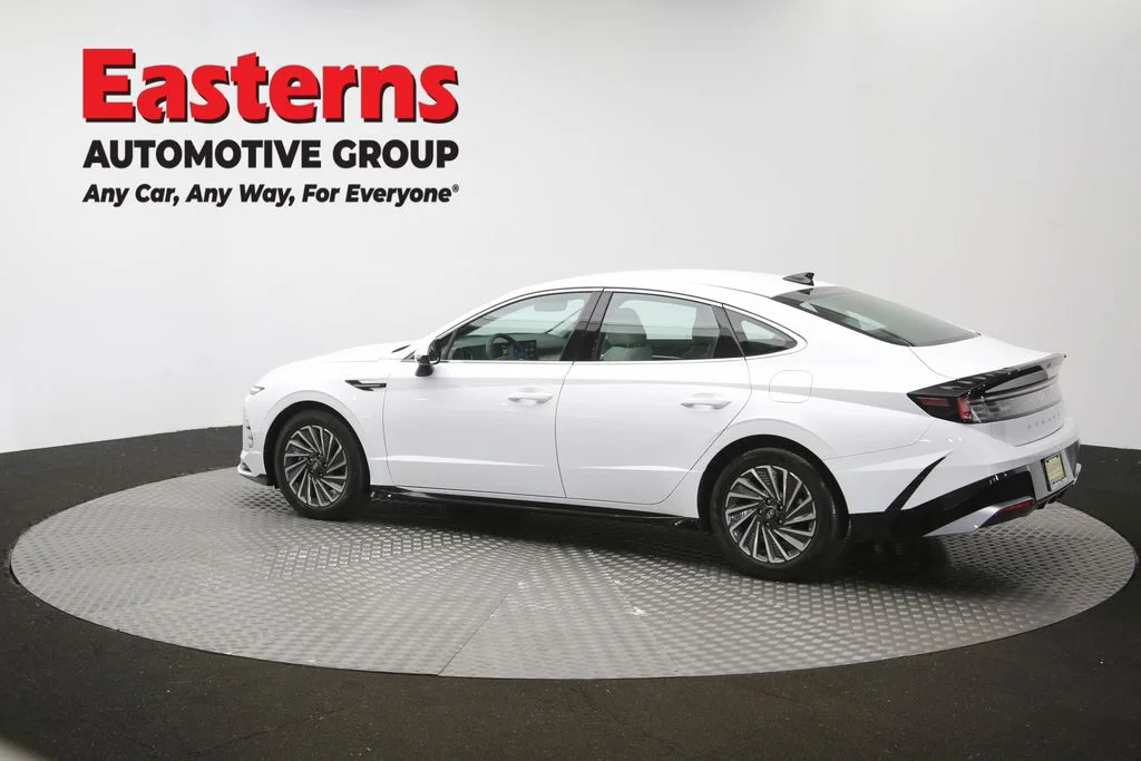 Used 2025 White Hyundai SEL image 62