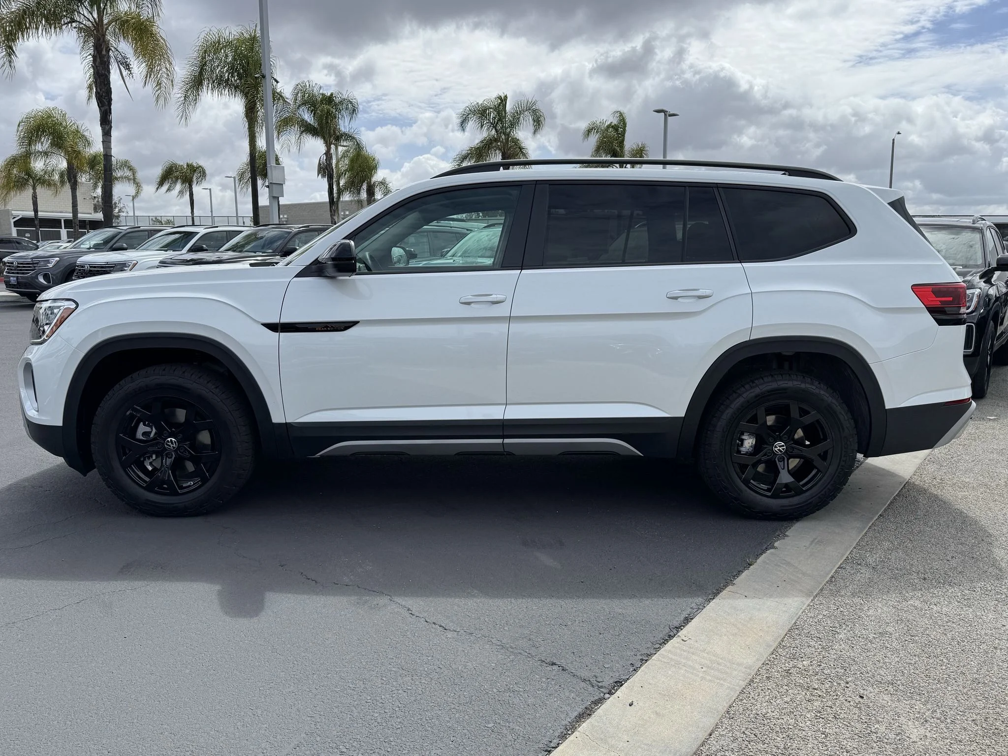 New 2026 Opal White Pearl Volkswagen 2.0T Peak Edition image 4