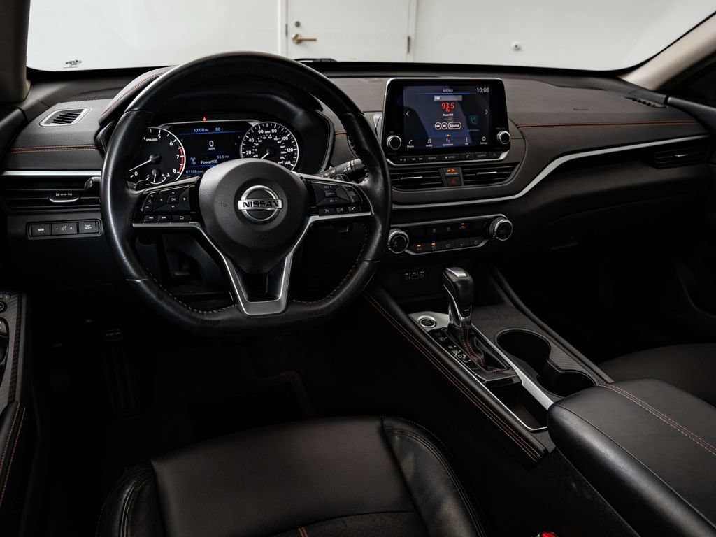 Used 2019 Super Black Nissan 2.5 SR image 4