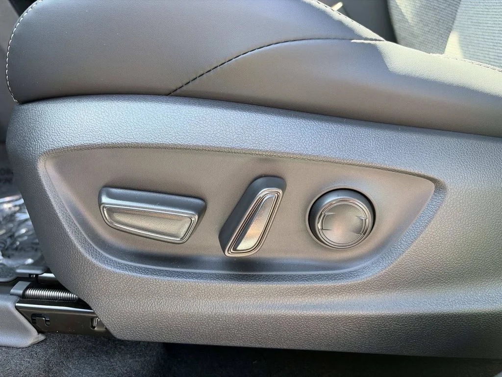 New 2026 Wind Chill Pearl Toyota XLE image 28