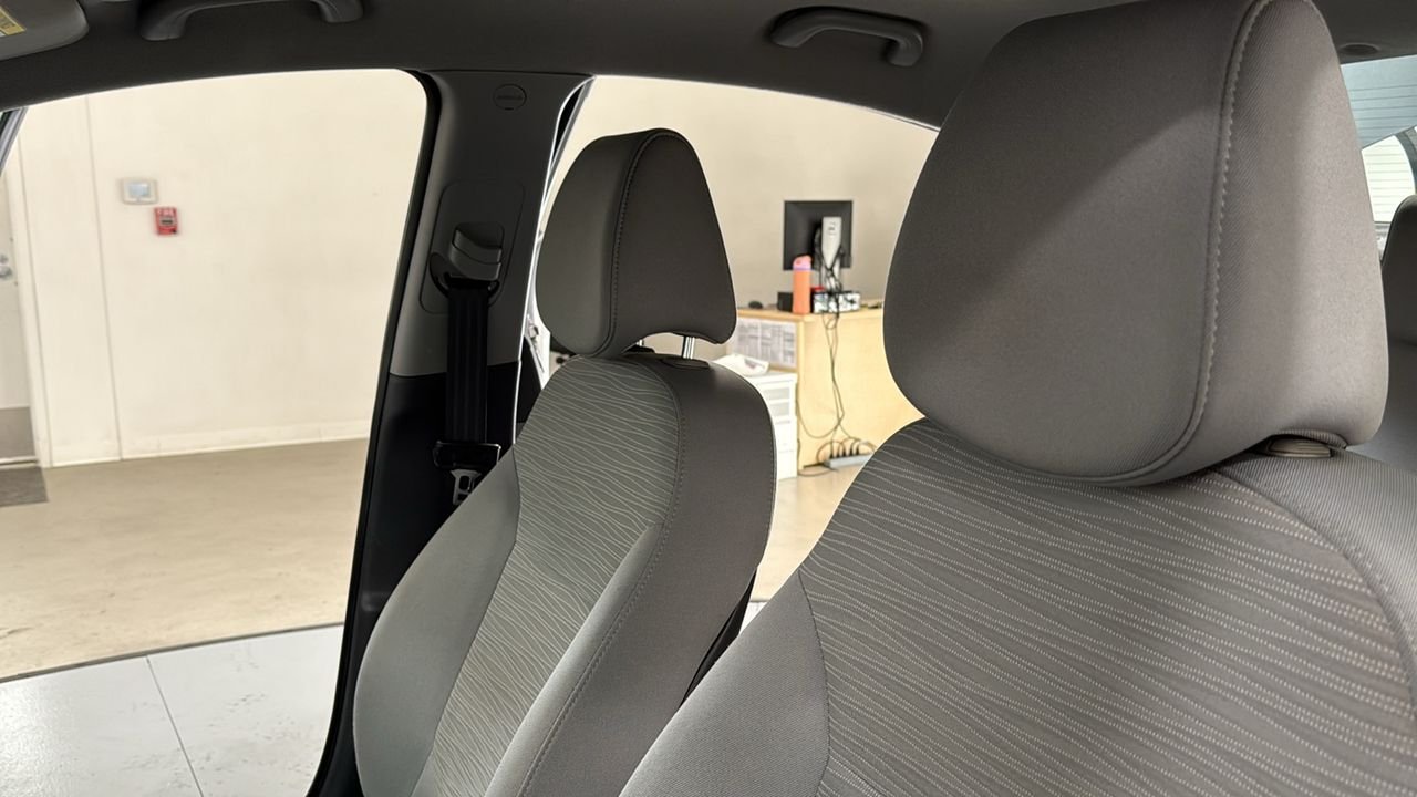 Used 2017 Gray Hyundai SE image 13