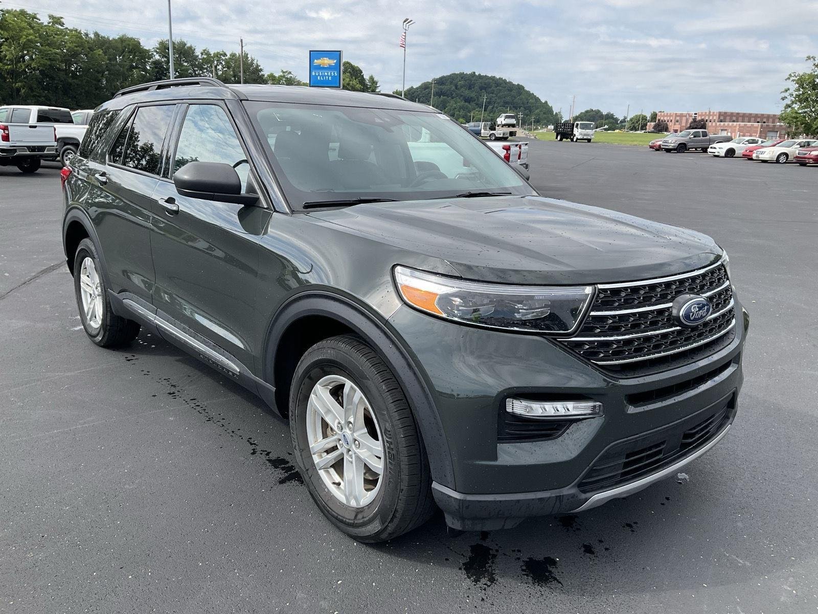 Used 2023 GRAY FORD XLT 4WD image 3