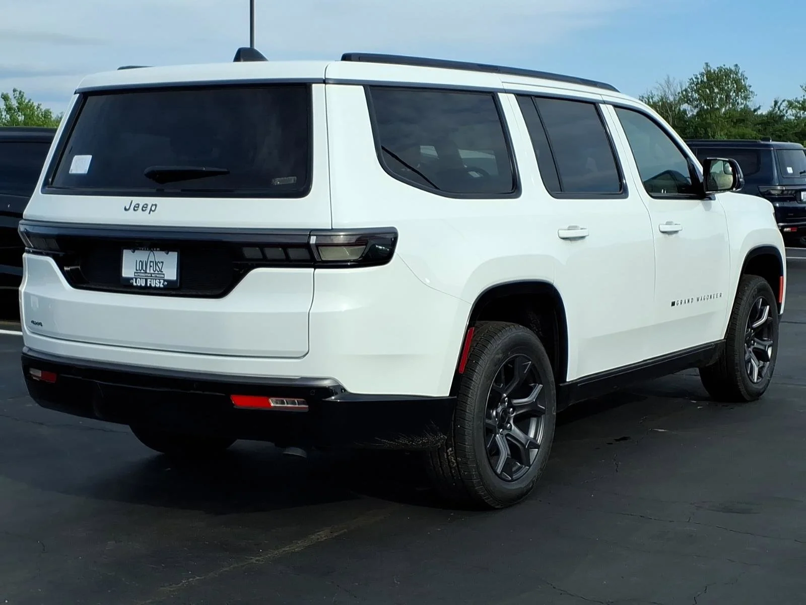 New 2026 Bright White Clear-Coat Exterior Paint Jeep Limited Altitude image 18