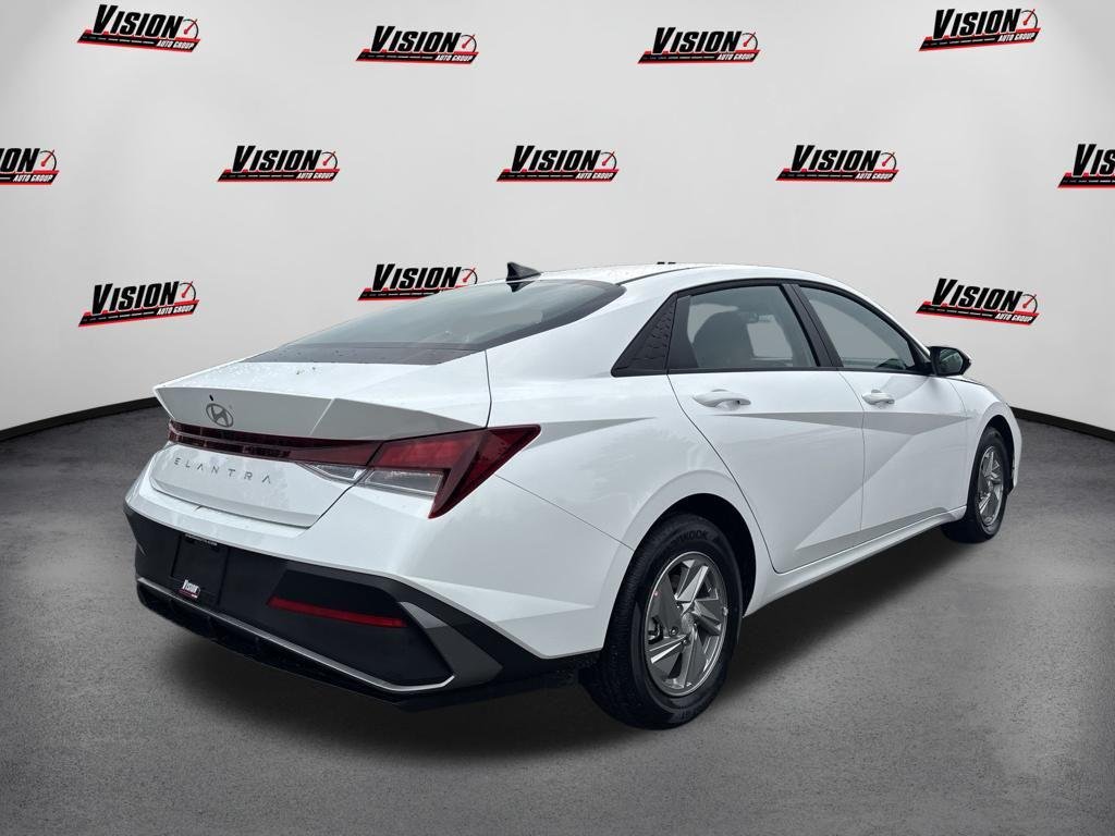 New 2026 White Hyundai SE image 5