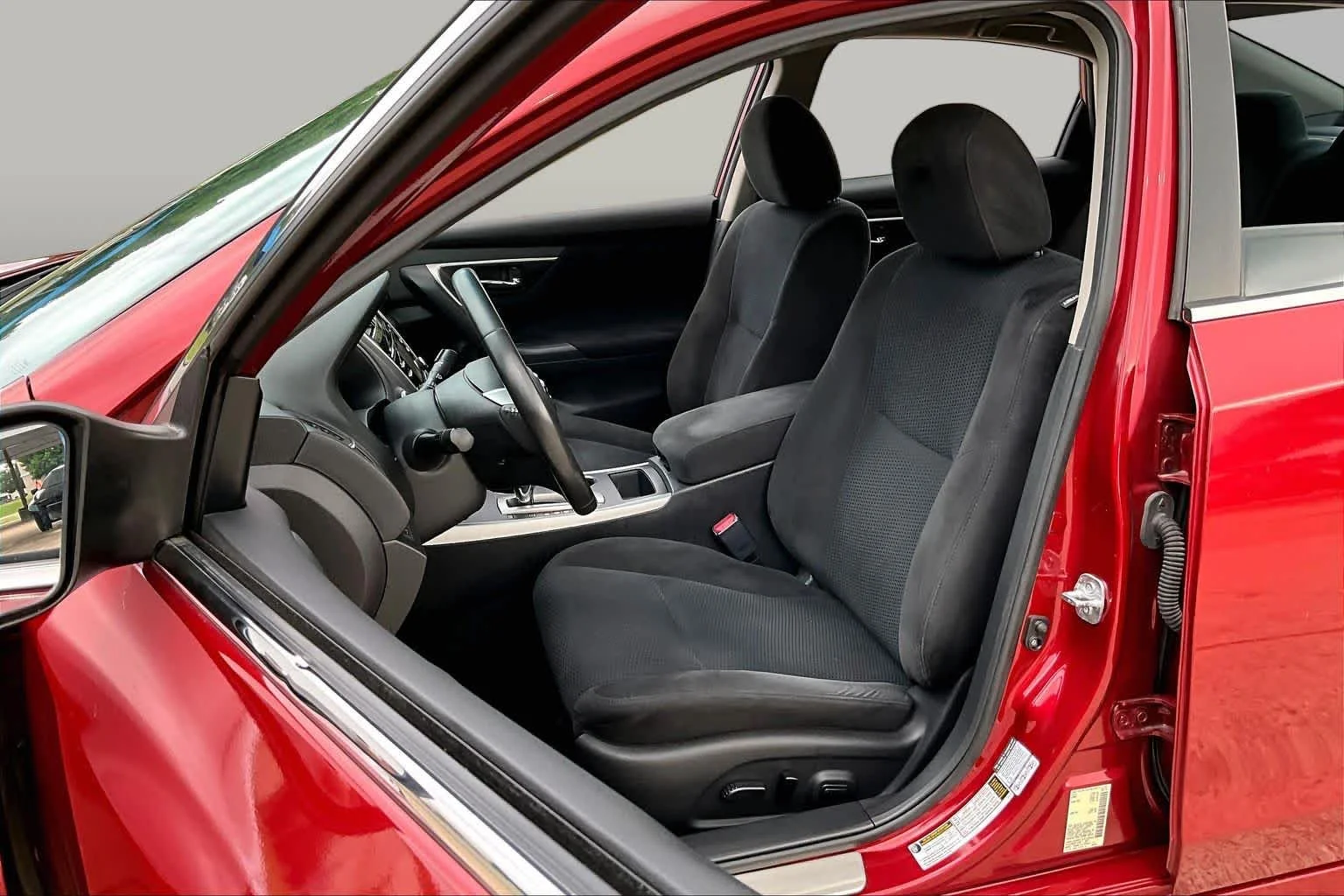 Used 2015 Cayenne Red Nissan 2.5 SV image 8