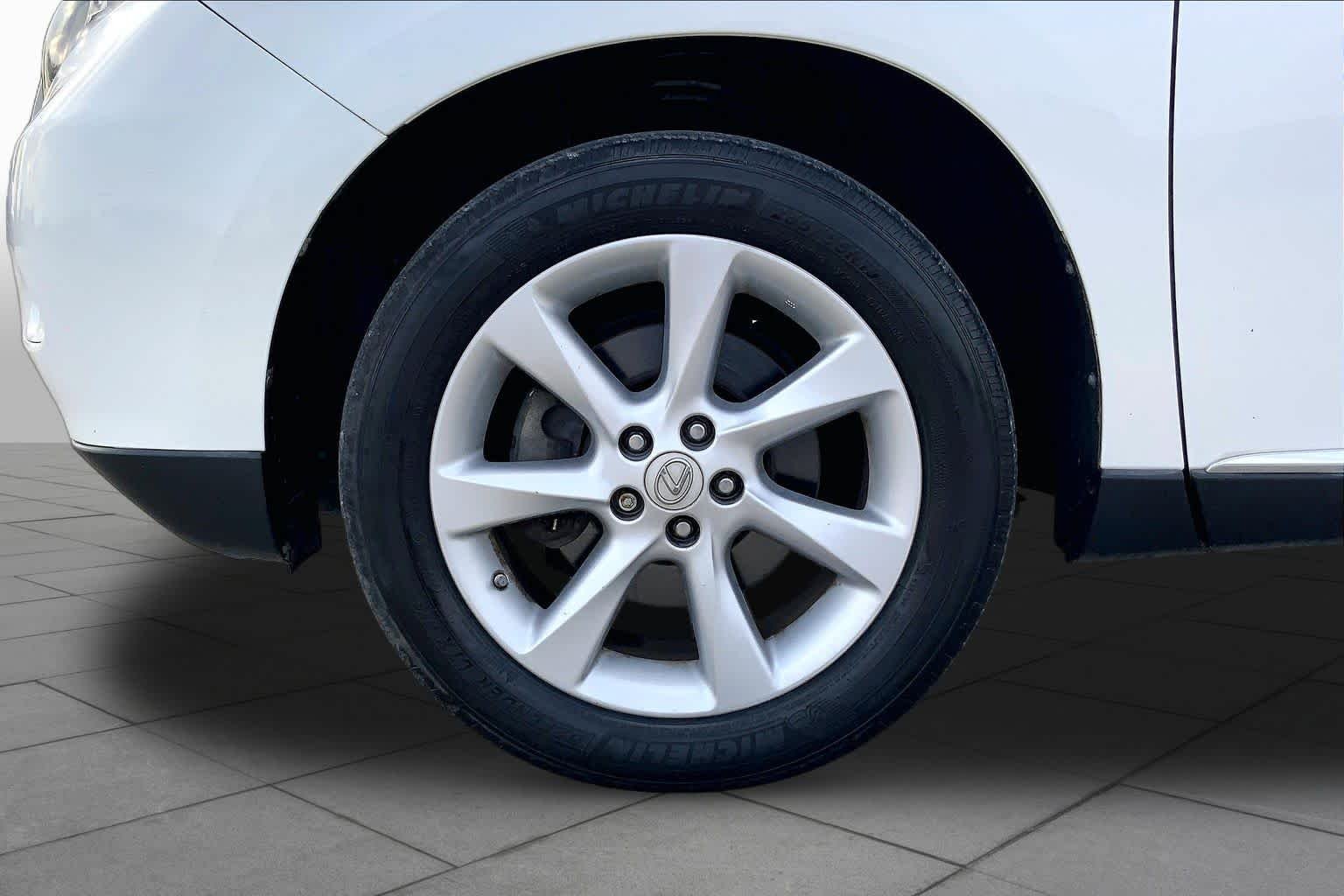 Used 2010 Starfire Pearl Lexus  image 10
