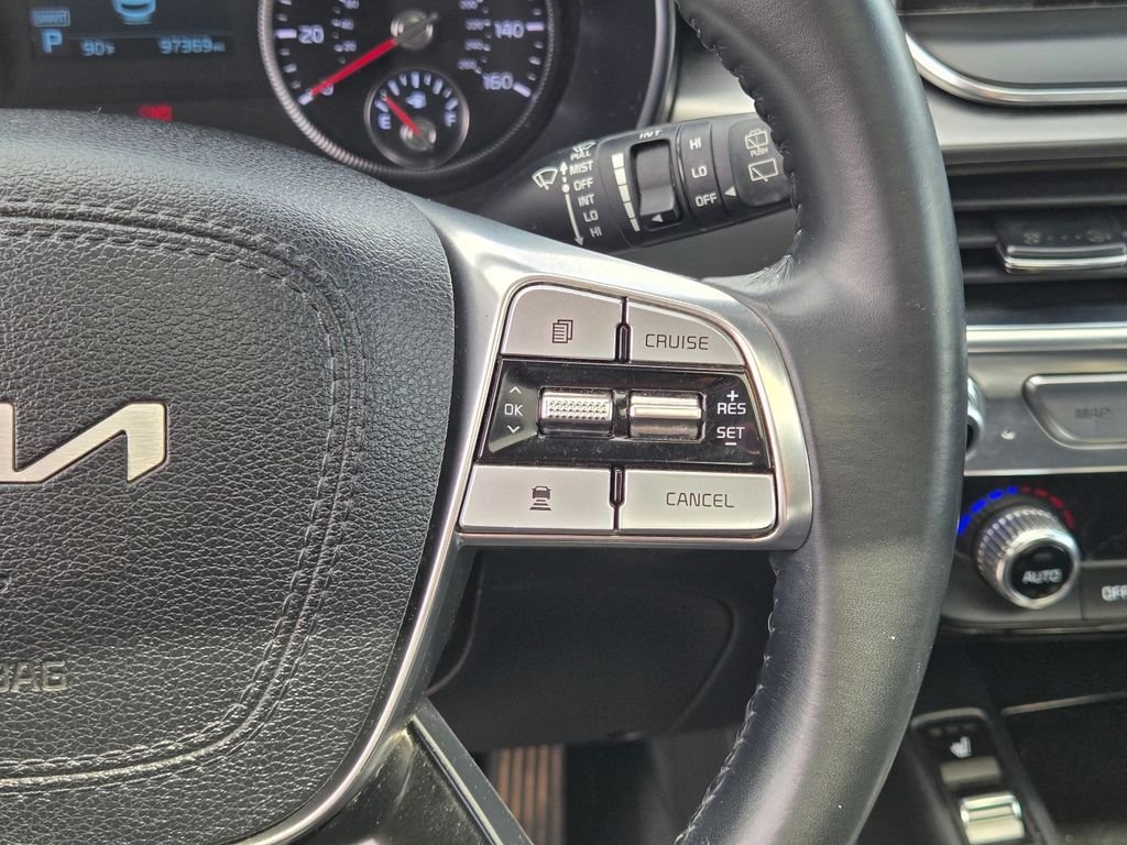 Used 2022 Black Kia S image 23