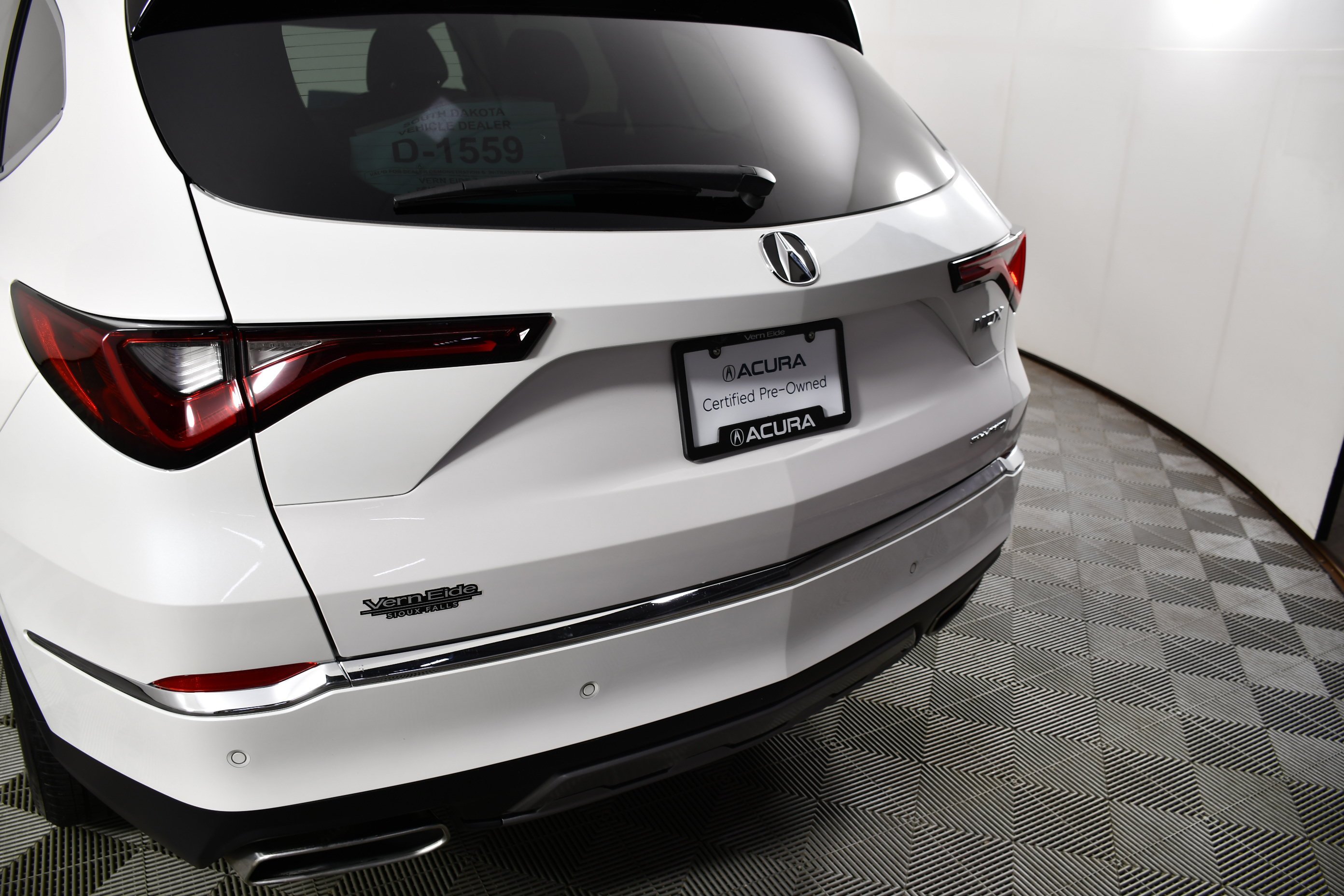 Certified Used 2025 Platinum White Pearl Acura w/Technology Package image 15