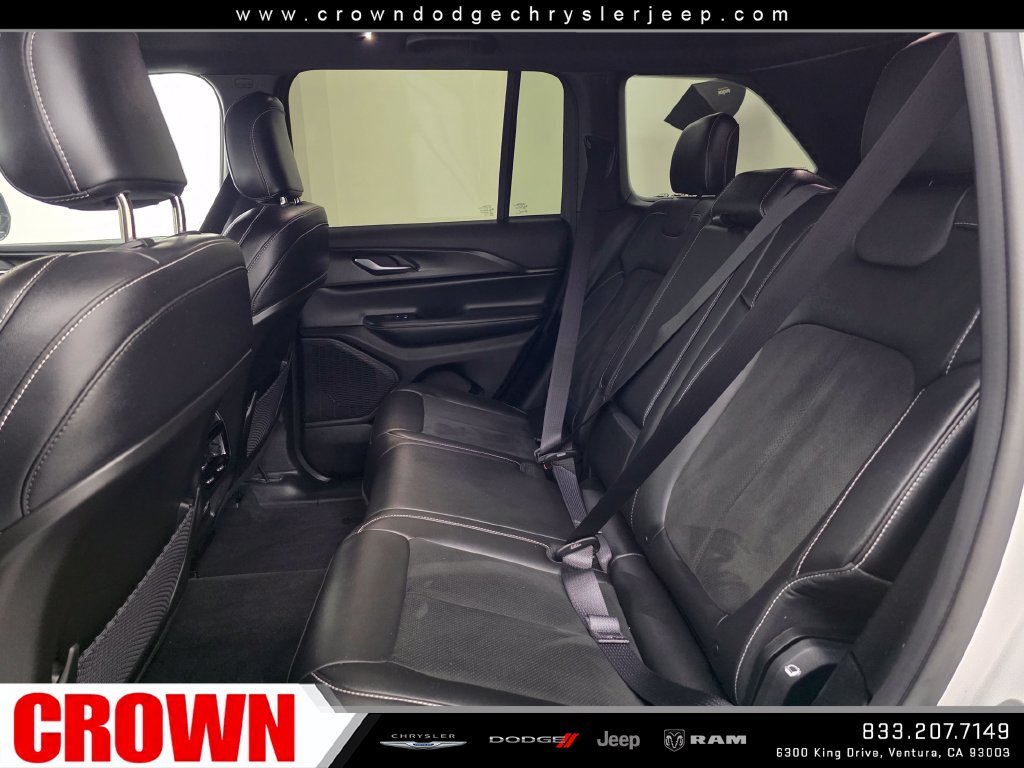 Used 2023 White Jeep Altitude image 16