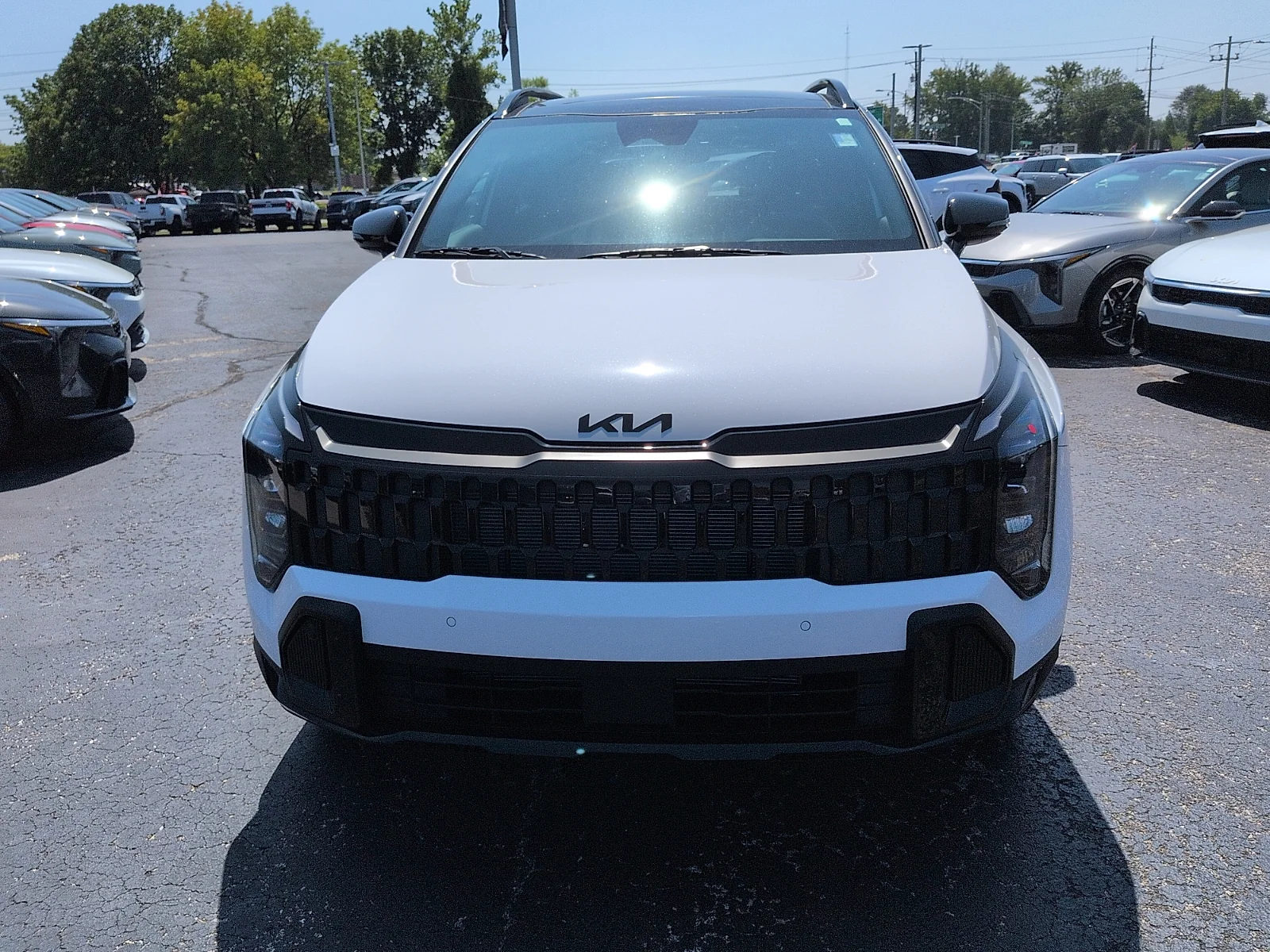 New 2027 Glacial White Pearl/ Black  Kia X-Line image 3
