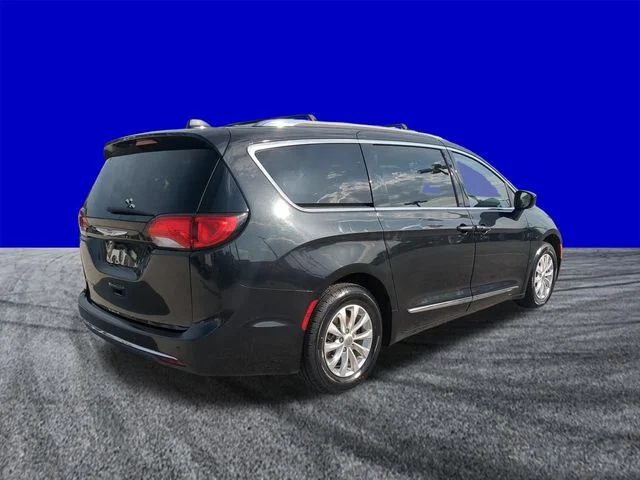 Used 2019 Brilliant Black Crystal Pearlcoat Chrysler Touring L image 4